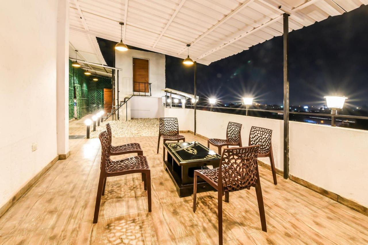 Capital O 19133 Oak Tree Hotel New Delhi Bagian luar foto