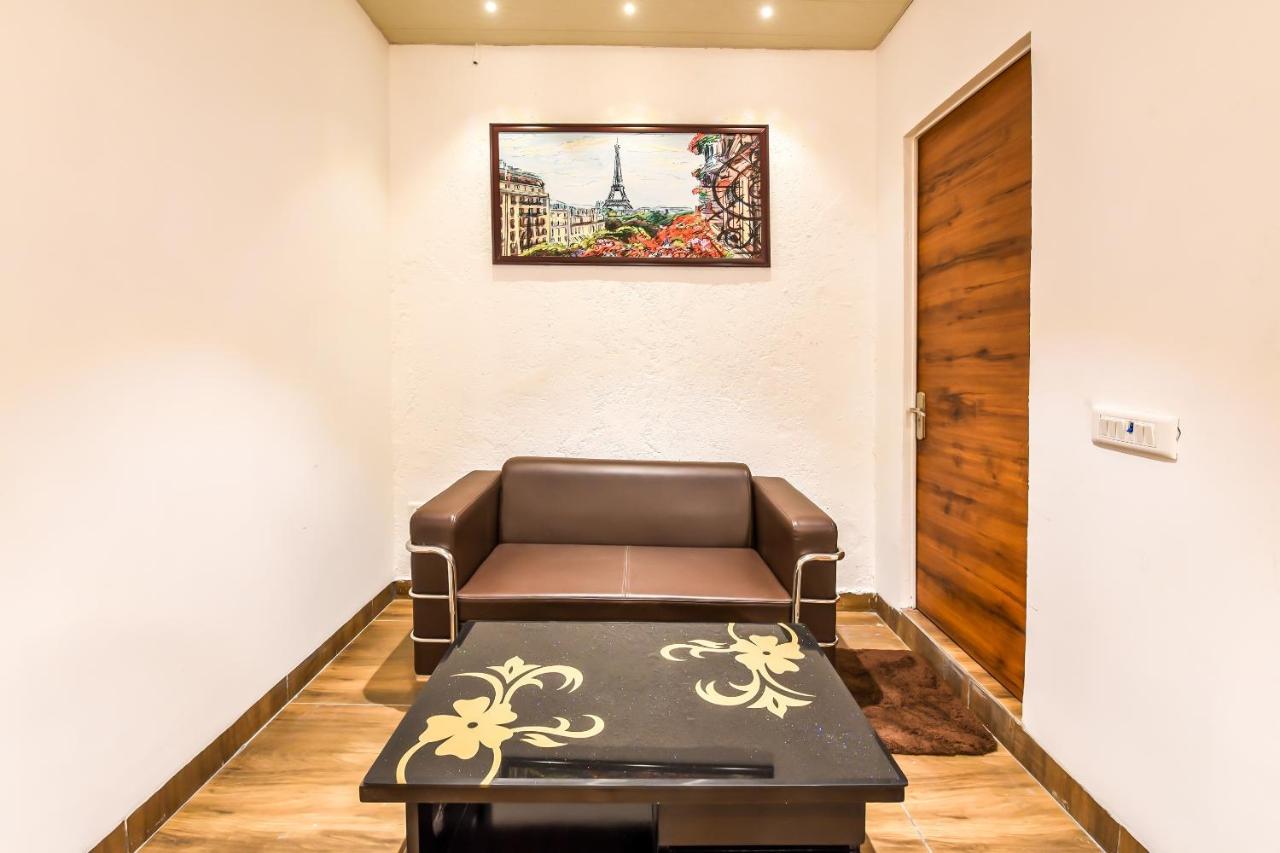 Capital O 19133 Oak Tree Hotel New Delhi Bagian luar foto