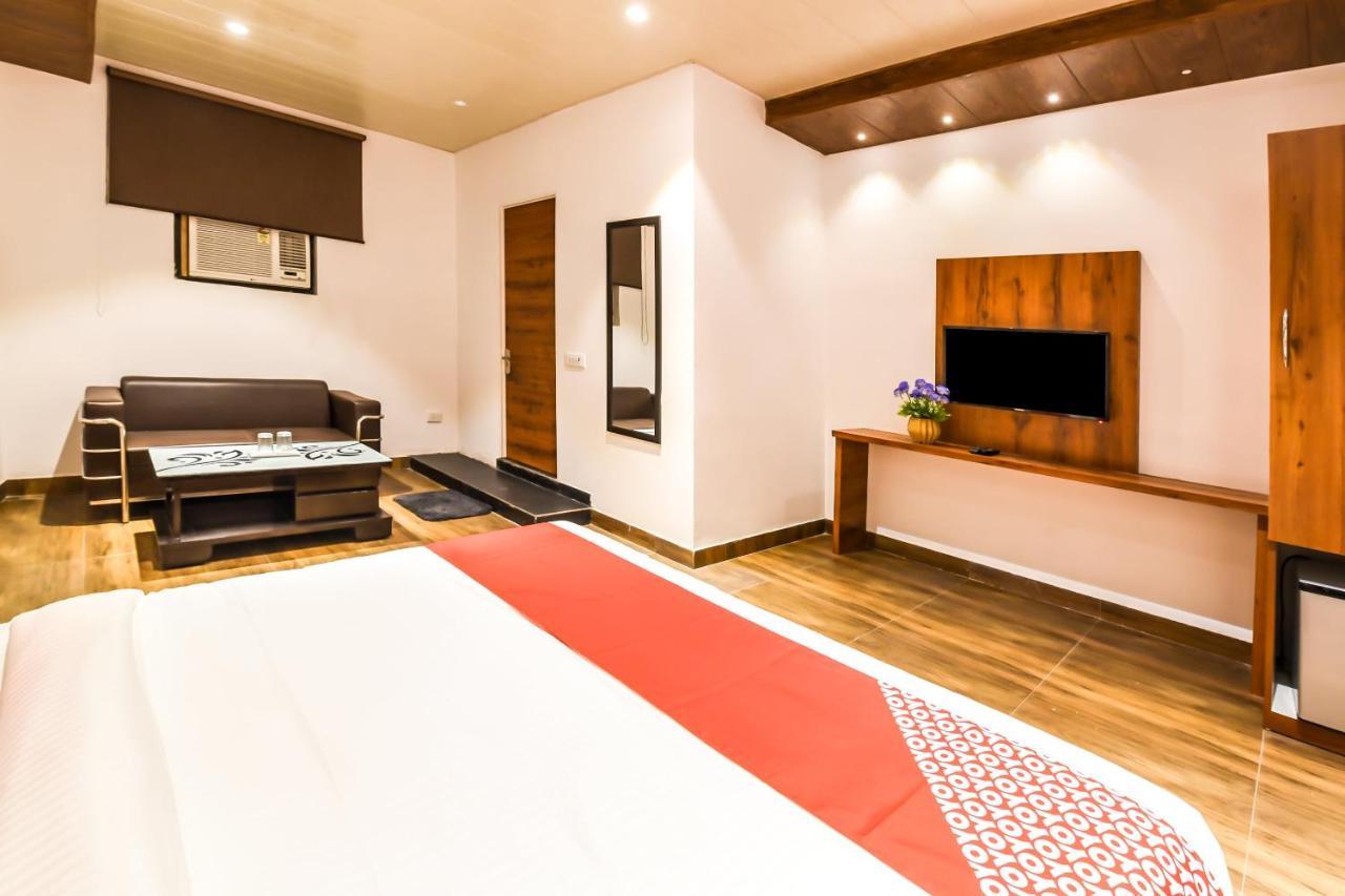 Capital O 19133 Oak Tree Hotel New Delhi Bagian luar foto