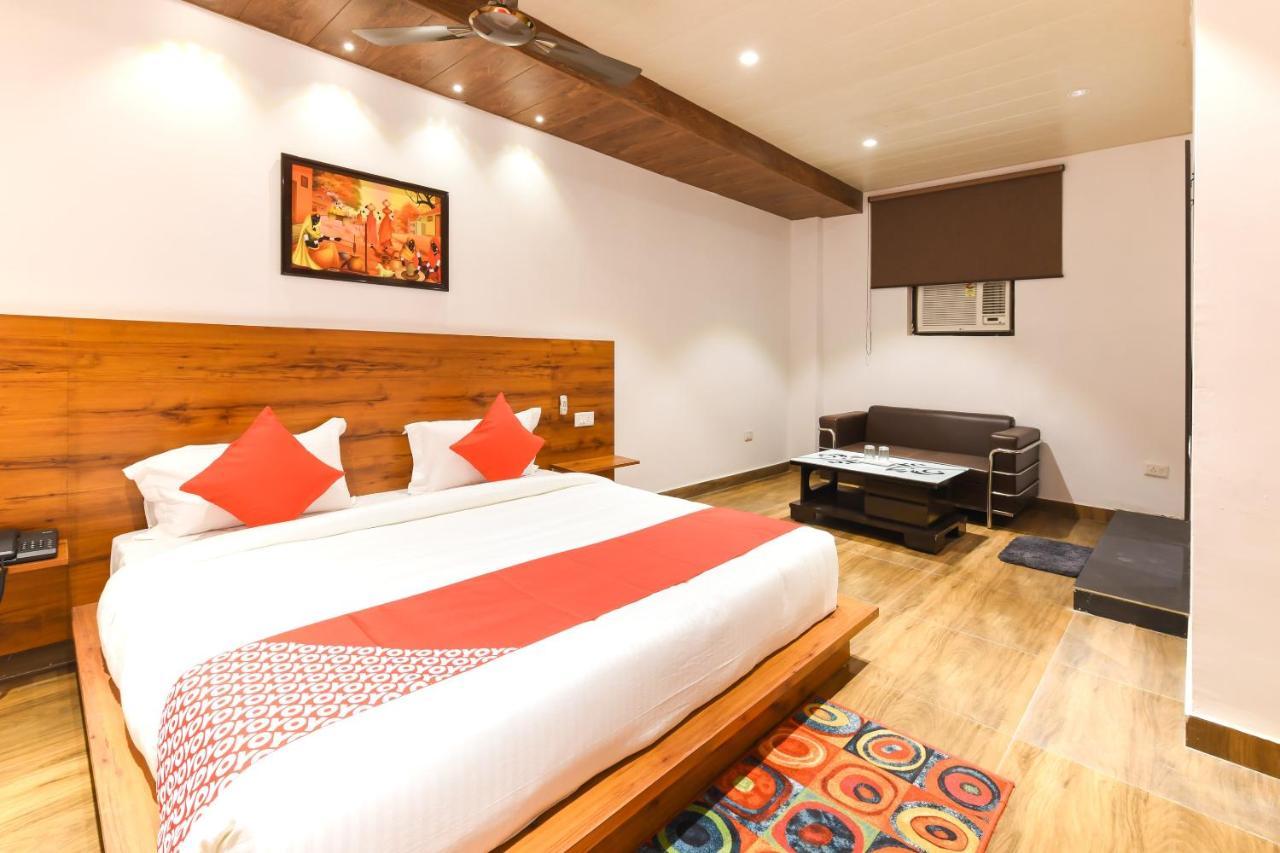 Capital O 19133 Oak Tree Hotel New Delhi Bagian luar foto