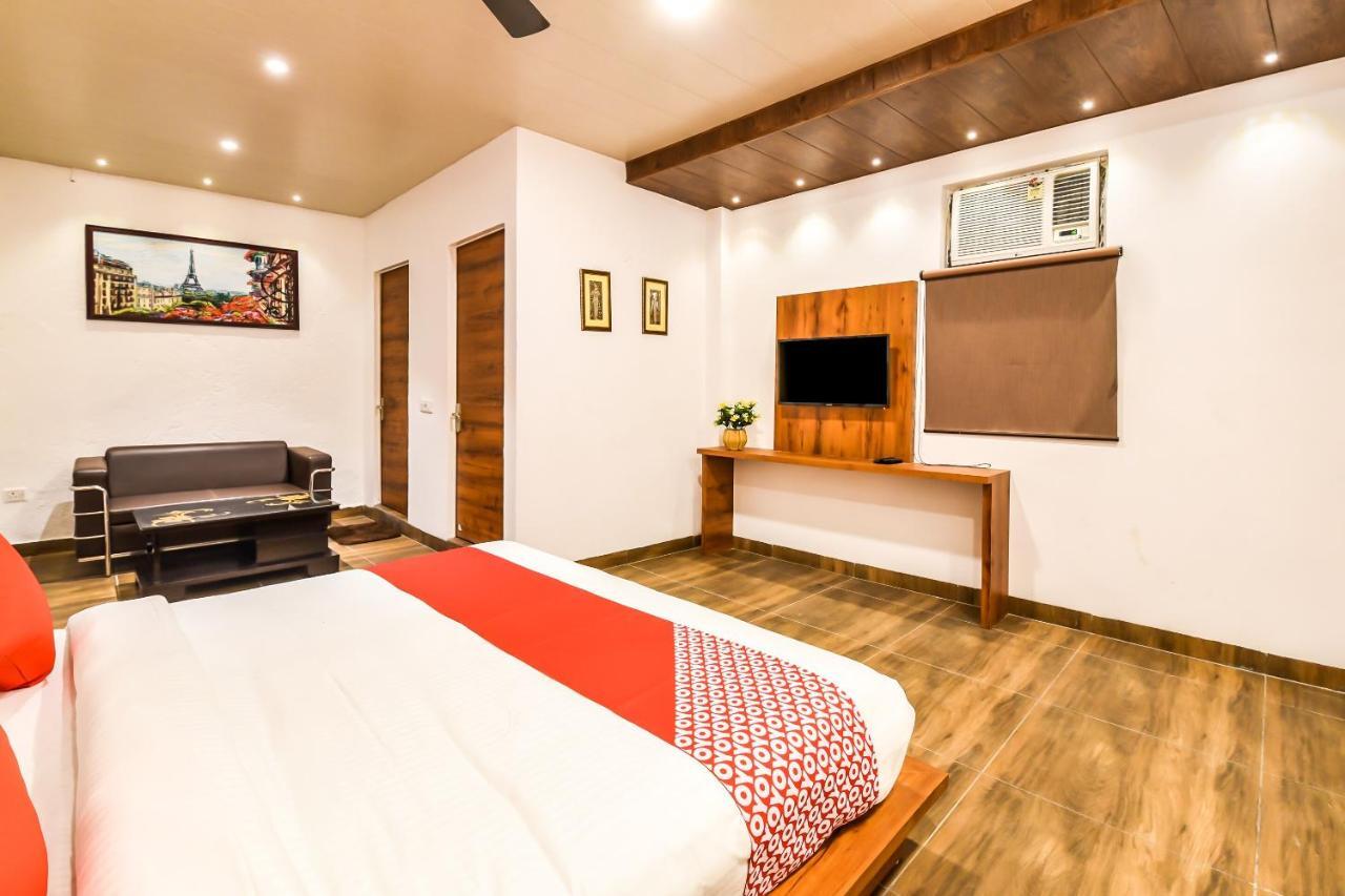 Capital O 19133 Oak Tree Hotel New Delhi Bagian luar foto